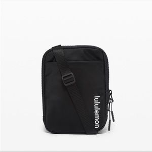 LULULEMON black easy access crossbody bag